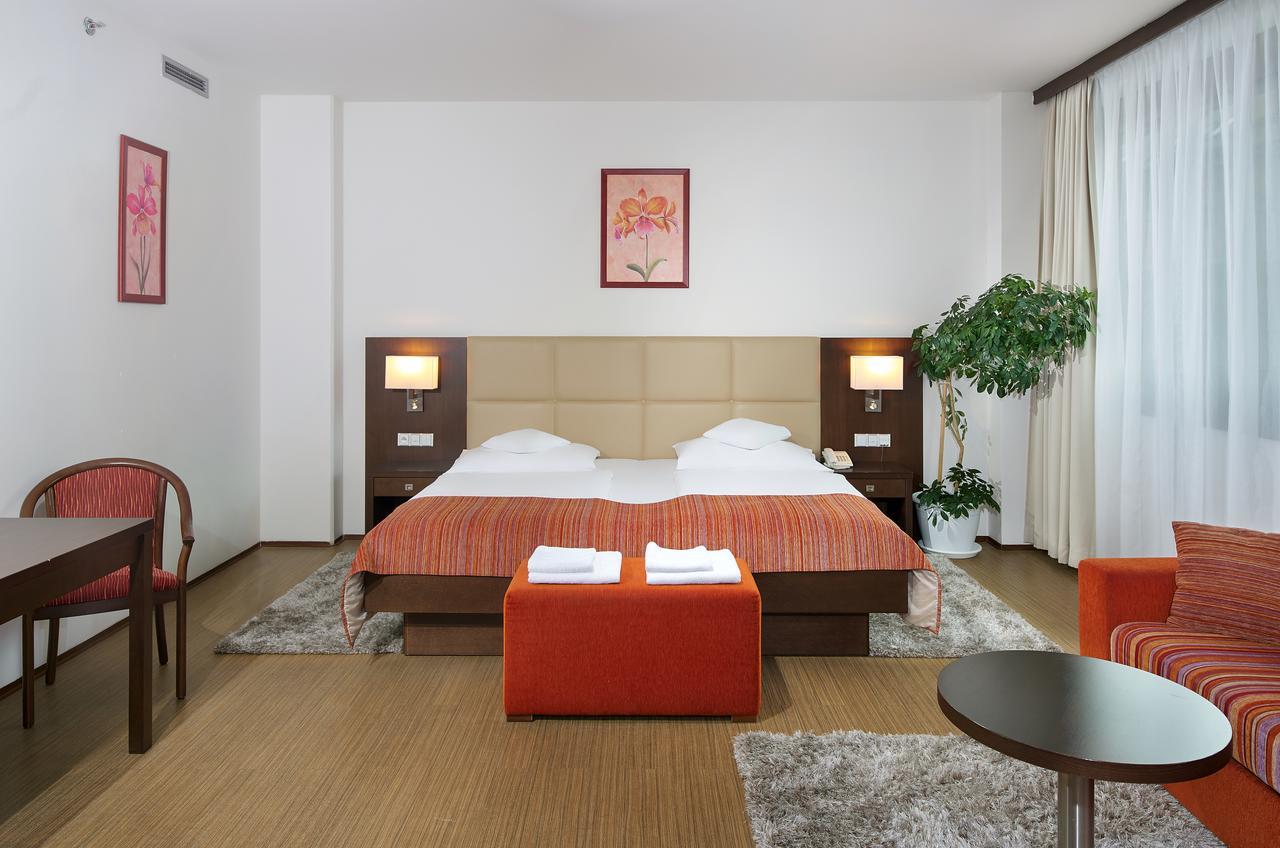 Hotel Ankora ปราก ภายนอก รูปภาพ